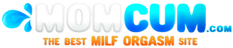 MomCum Logo